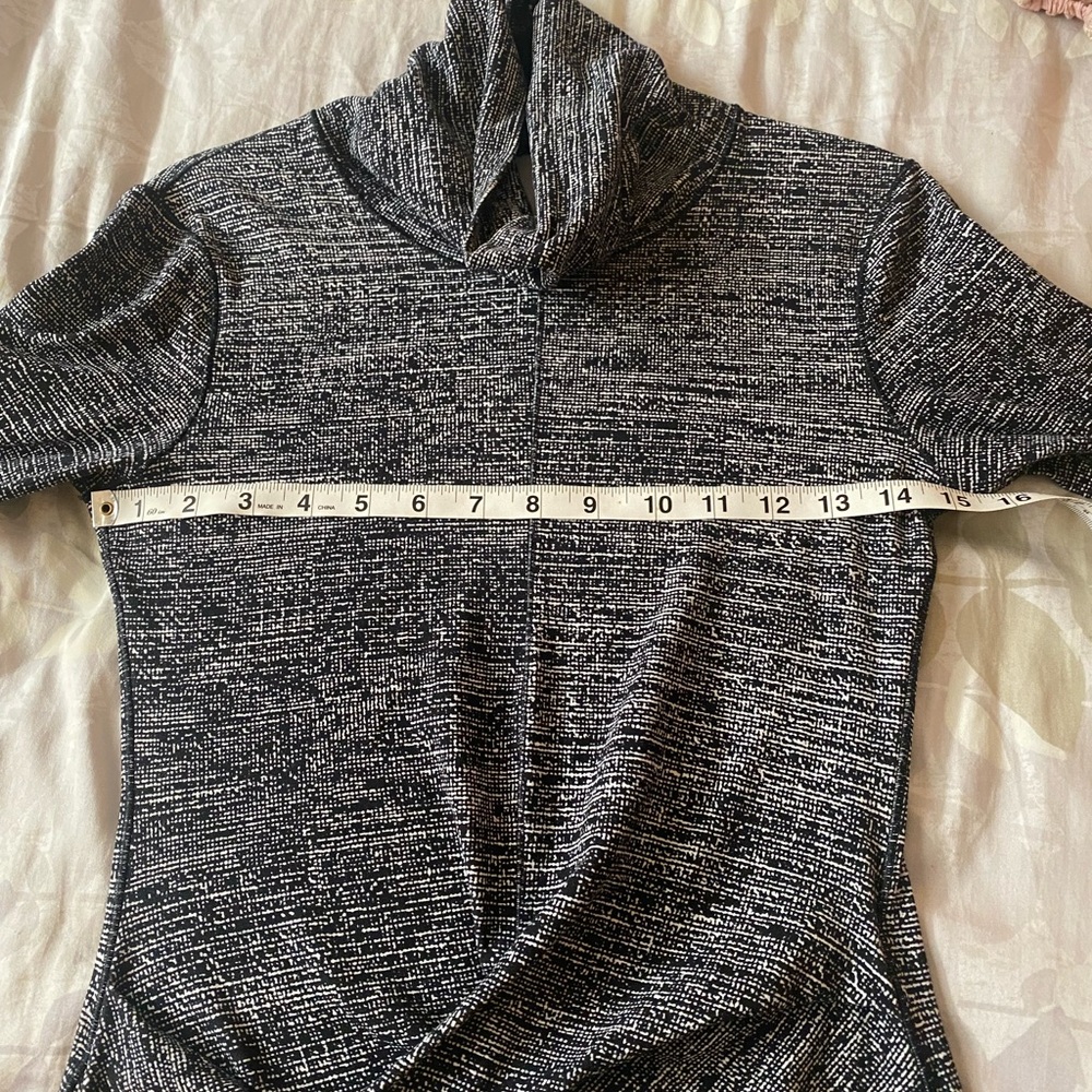 Lululemon Pullover Euc - image 5